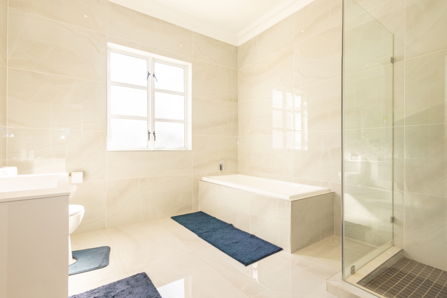 7 Bedroom Property for Sale in Flamingo Vlei Western Cape